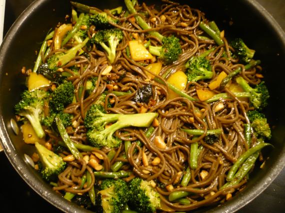Teriyaki noodles with vegetables